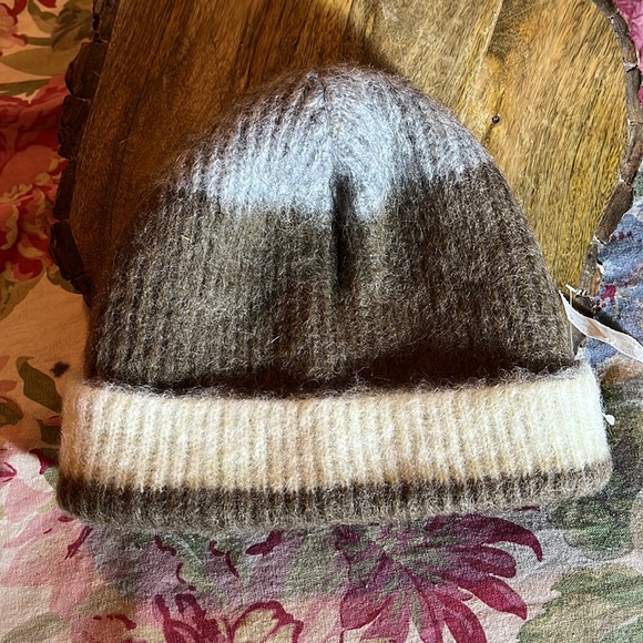 Vintage Icelandic Wool Hat Size OSFA
Striped Colorblock Ribbed Quiet Luxury NEW main image 16